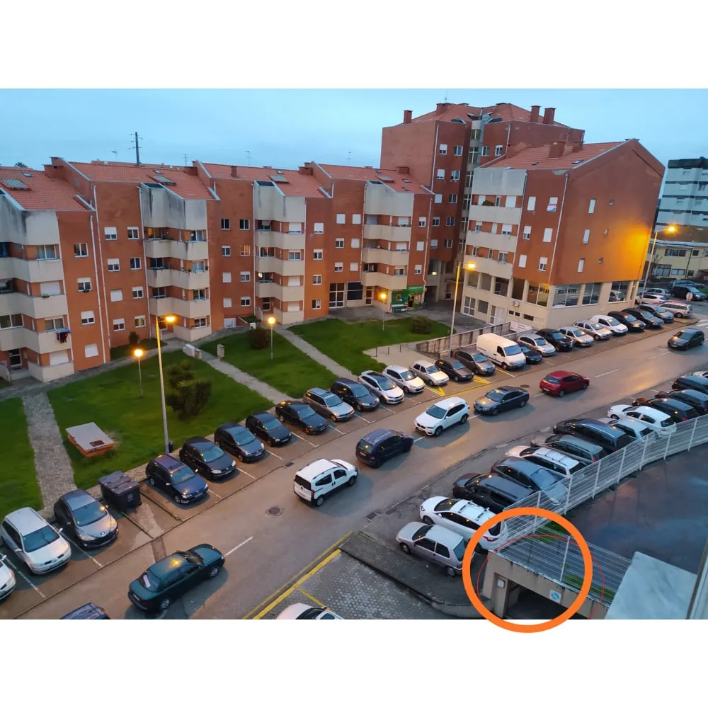 Localização da garagem assinalada a laranja, vista de cima sobre a Cidadela de Esgueira